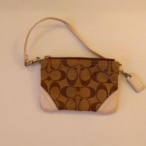 VGUC. Coach Signature C wristlet.